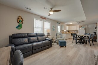 600 W 3rd St in Kill Devil Hills, NC - Building Photo - Building Photo