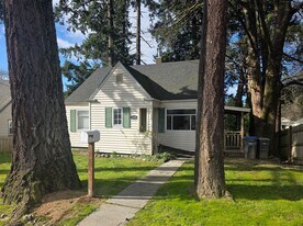 1309 N Callow Ave in Bremerton, WA - Building Photo