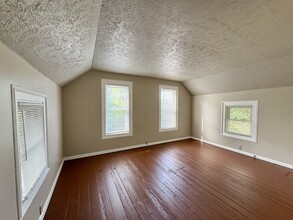 210 Edwin Ave SE in Massillon, OH - Building Photo - Building Photo