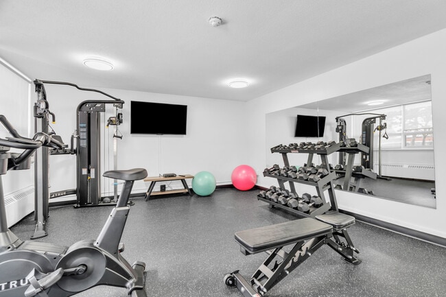 Queen in Kitchener, ON - Building Photo - Building Photo