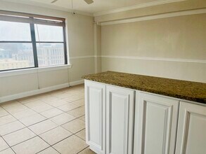 311 W Ashley St, Unit 1401 in Jacksonville, FL - Foto de edificio - Building Photo