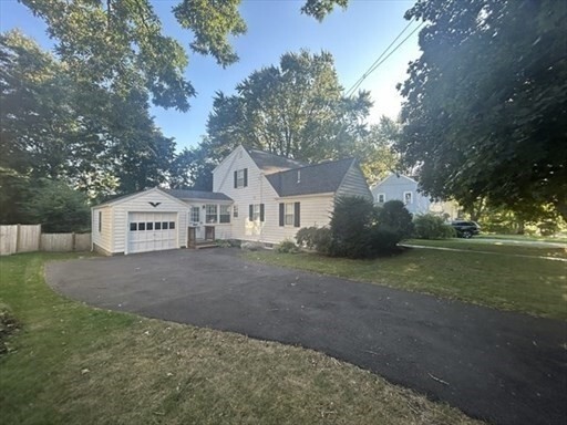 40 Grosvenor Rd in Needham, MA - Building Photo - Building Photo