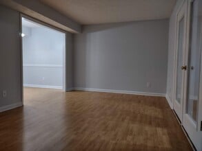 1310 Knob Creek Rd in Johnson City, TN - Foto de edificio - Building Photo