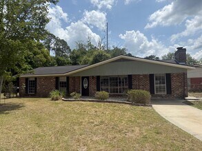100 Pineview St in Hinesville, GA - Building Photo - Building Photo
