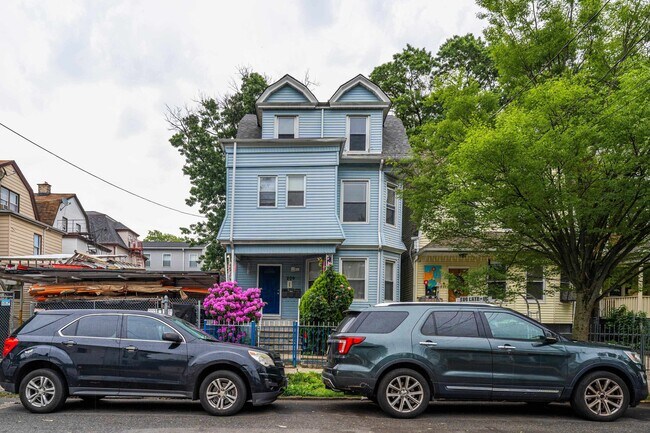 209 N 11th St in Newark, NJ - Building Photo - Building Photo