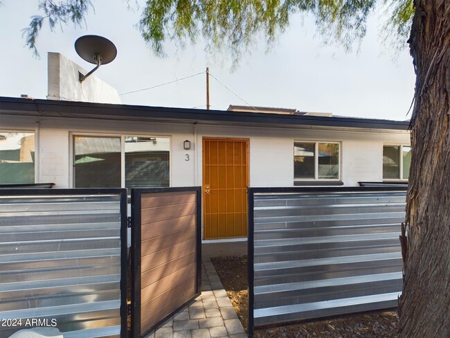 3027 N 37th St in Phoenix, AZ - Building Photo - Building Photo