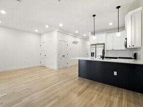633 Newark Ave in Jersey City, NJ - Building Photo - Building Photo