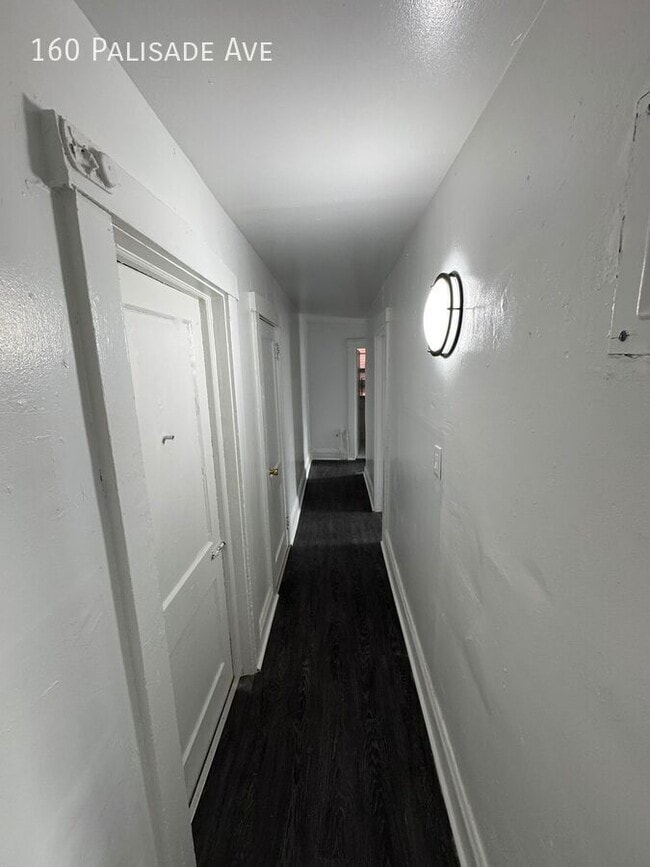 160 Palisade Ave in Yonkers, NY - Building Photo - Building Photo