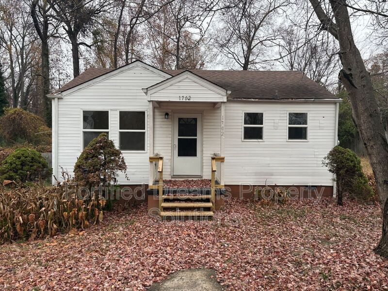 1702 J Ave in Greensboro, NC - Foto de edificio