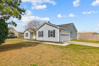 101 N Ivy Dr in Hubert, NC - Building Photo - Building Photo