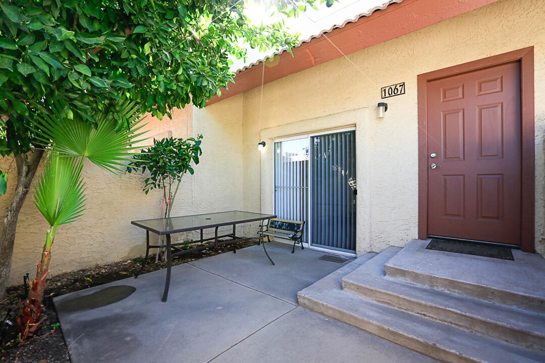 2121 W Royal Palm Rd in Phoenix, AZ - Building Photo