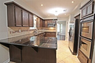 2074 Shadow Rock Dr in Houston, TX - Building Photo - Building Photo