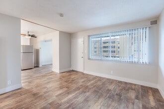 Surfside in Alameda, CA - Building Photo - Building Photo