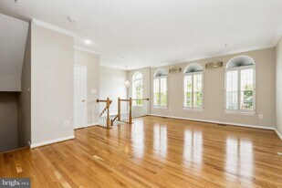 49 Inkberry Cir in Gaithersburg, MD - Building Photo