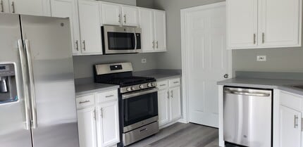 3193 Impressions Dr in Lake In The Hills, IL - Building Photo - Building Photo