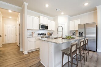 129 Pyrus Ln in Auburn, GA - Foto de edificio - Building Photo