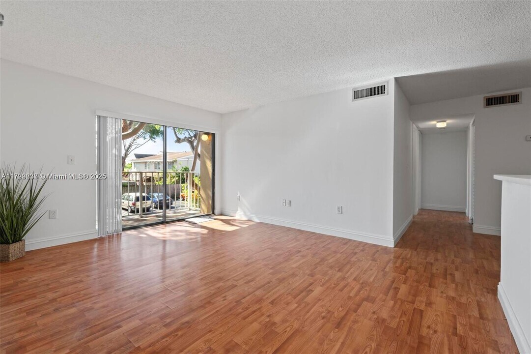 15600 SW 80th St in Miami, FL - Building Photo