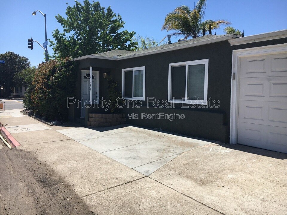 4102 Ingraham St in San Diego, CA - Building Photo