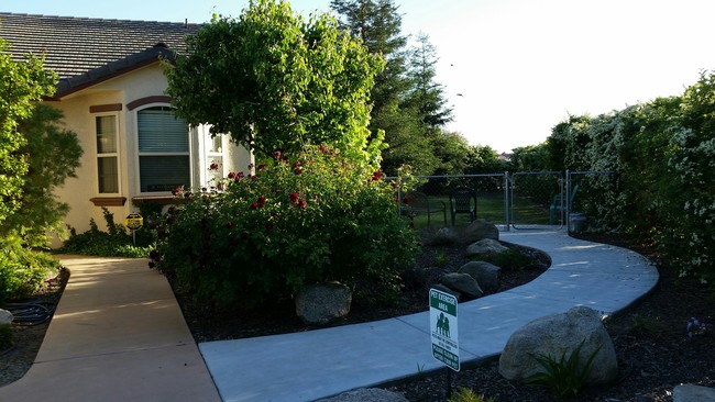 The Garden Cottages (Seniors 55+) in Fresno, CA - Foto de edificio - Building Photo