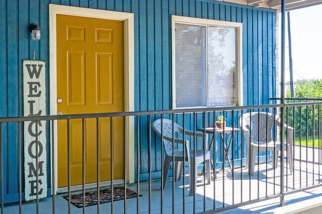 1305 Memorial Dr in Baytown, TX - Building Photo - Building Photo
