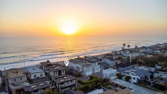 2028 Ocean Front in Del Mar, CA - Building Photo