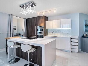 851 NE 1st Ave in Miami, FL - Foto de edificio - Building Photo