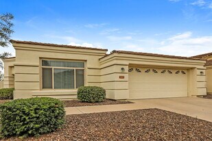 2102 E Fawn Dr in Phoenix, AZ - Building Photo