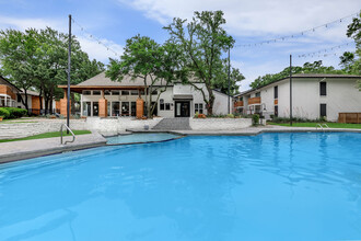 Tides at North Arlington in Arlington, TX - Foto de edificio - Building Photo