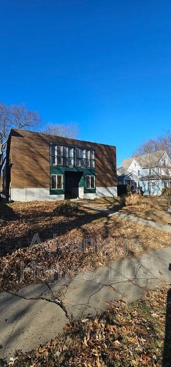 3804 Roanoke Rd in Kansas City, MO - Building Photo