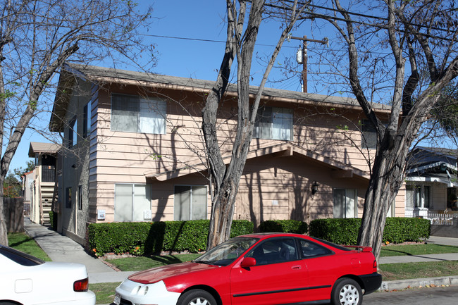 2415 E 6th St in Long Beach, CA - Foto de edificio - Building Photo