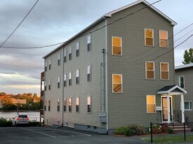 373 Crescent Ave in Chelsea, MA - Building Photo