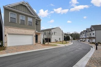 123 Village Green Ave in Woodstock, GA - Building Photo - Building Photo