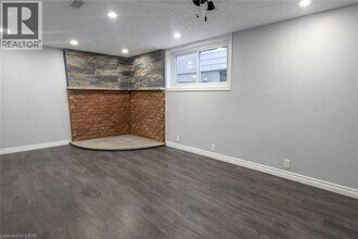 14 Grenadier Rd in Cambridge, ON - Building Photo - Building Photo