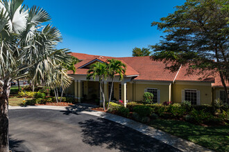 Key Royal Villas in Naples, FL - Foto de edificio - Building Photo