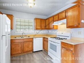 12311 Patron Dr-Unit -A in Austin, TX - Foto de edificio - Building Photo