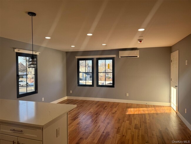 1035 Montauk Hwy in Copiague, NY - Building Photo - Building Photo