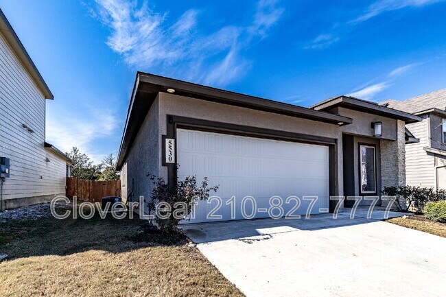5530 Pin Pt in San Antonio, TX - Building Photo - Building Photo