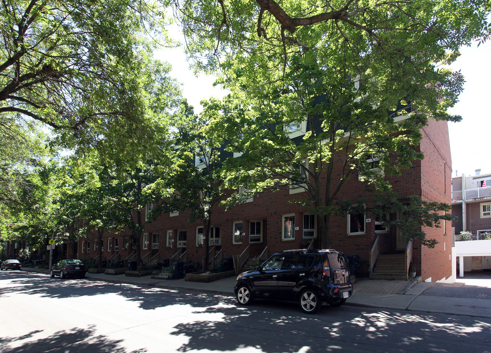 Fred Dowling Co-Op in Toronto, ON - Building Photo