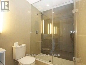 21-421 Clairtrell Rd in Toronto, ON - Building Photo - Building Photo
