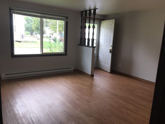 803 W Van Buren St, Unit 803 in Janesville, WI - Foto de edificio - Building Photo