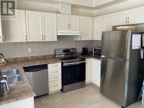 303 Andrews Trail in Milton, ON - Building Photo - Building Photo