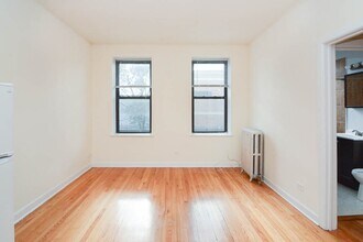 2737 N Spaulding Ave in Chicago, IL - Building Photo - Building Photo