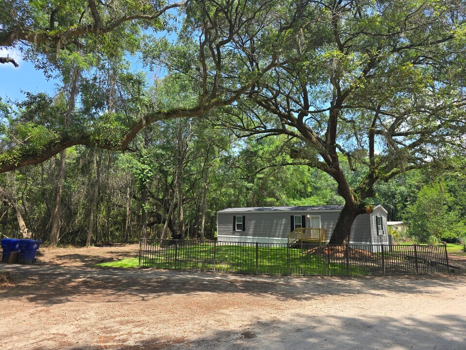 5854 Old Chisolm Rd in Johns Island, SC - Building Photo