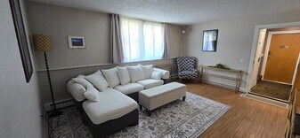 1208 Denali St in Anchorage, AK - Building Photo