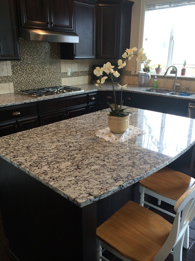 6346 NW Trowbridge Dr in Portland, OR - Building Photo - Building Photo