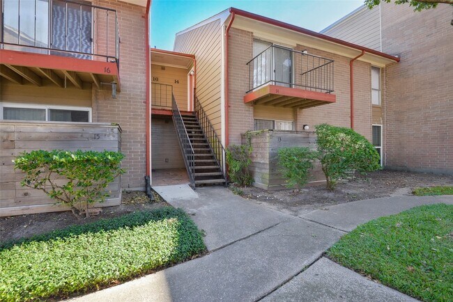 12955 Woodforest Blvd, Unit 14 in Houston, TX - Building Photo - Building Photo
