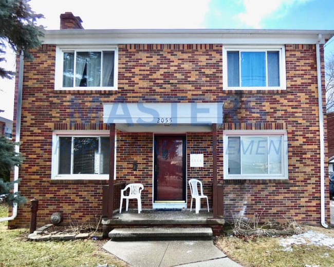 2055 Tremainsville Rd in Toledo, OH - Building Photo - Building Photo