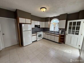251 Henry St in South Amboy, NJ - Building Photo - Building Photo