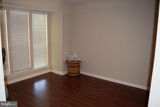 8204 Tall Trees Ct in Ellicott City, MD - Foto de edificio - Building Photo