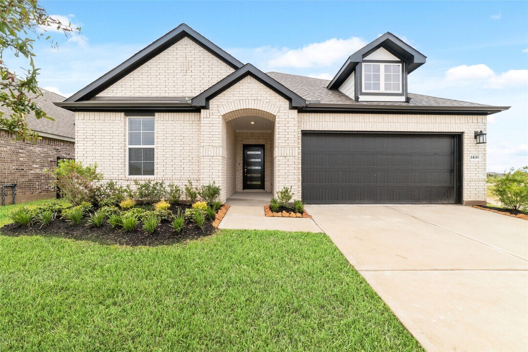 5831 Westwood Shr Dr in Katy, TX - Building Photo